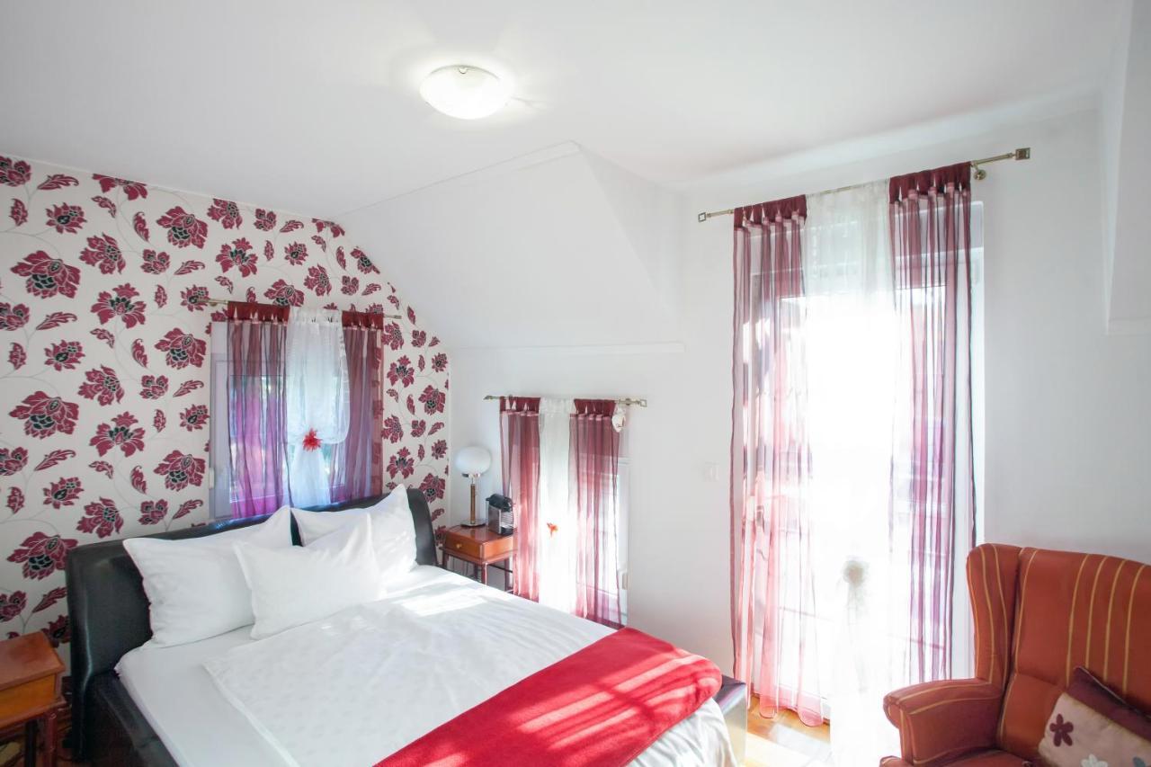Vila Rosa Vukovar Bed & Breakfast Ngoại thất bức ảnh