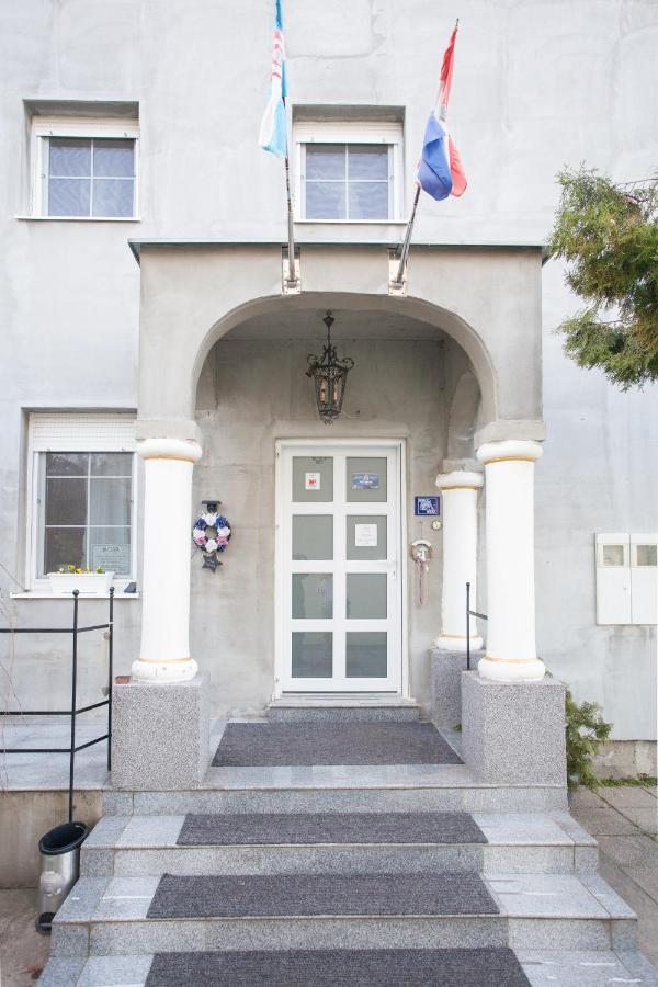 Vila Rosa Vukovar Bed & Breakfast Ngoại thất bức ảnh