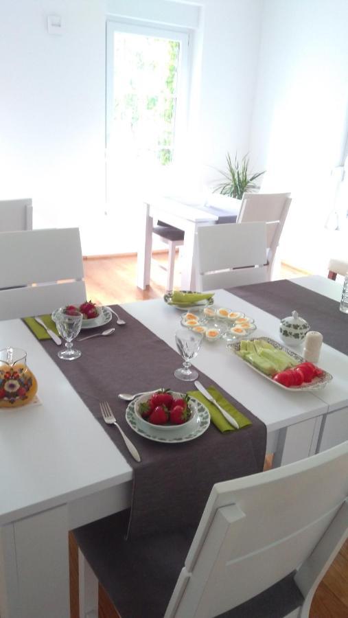 Vila Rosa Vukovar Bed & Breakfast Ngoại thất bức ảnh